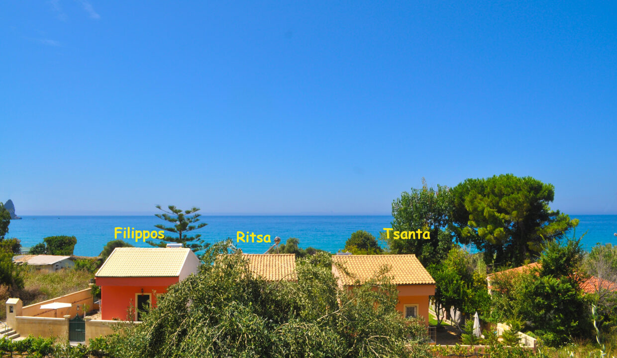 Kleine Ferienhäuser am Strand Filippos, Ritsa und Tsanta. In dieser Gegend hat es nur wenige private Ferienobjekte.