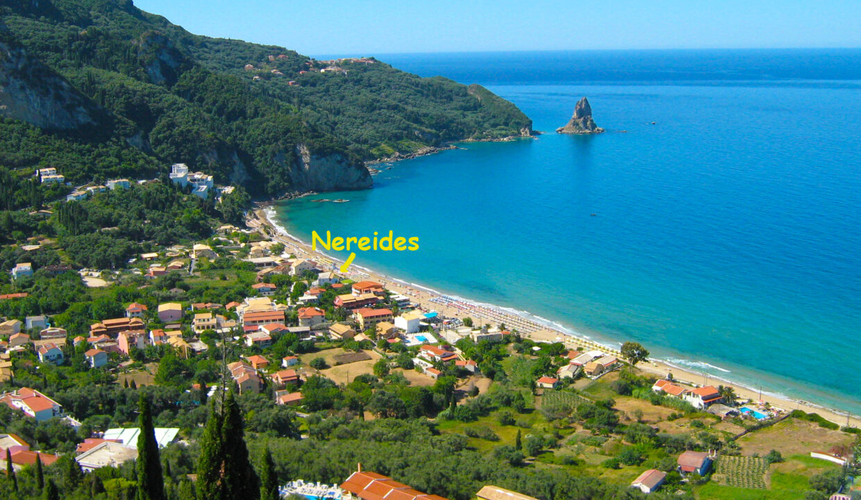 Nereides-Suites direkt am Strand von Agios Gordios.