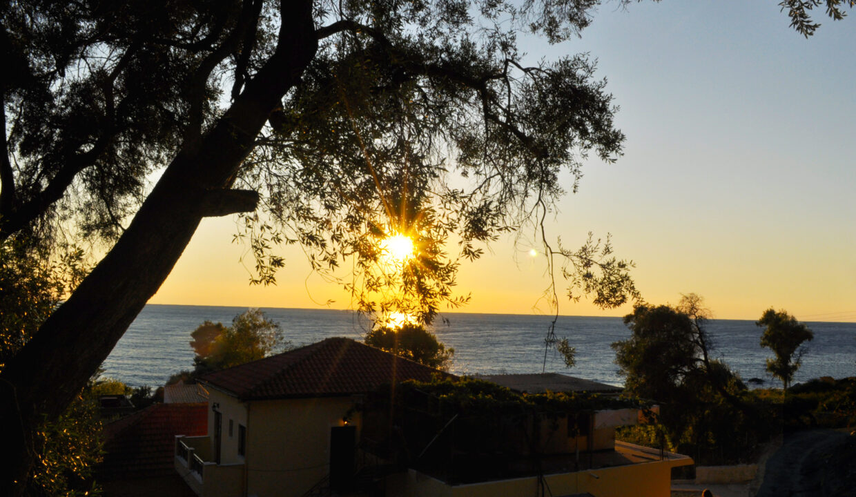 Ferienhäuser Angelos - das Sonnenuntergangspanorama, welches die Gäste von jedem Balkon des Ferienhauses geniessen können