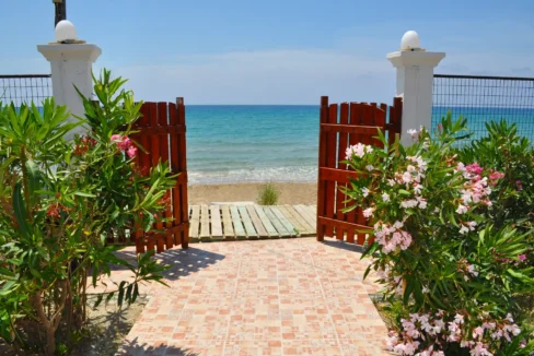 Beach house Eftichia - beach directly in front of the garden door.