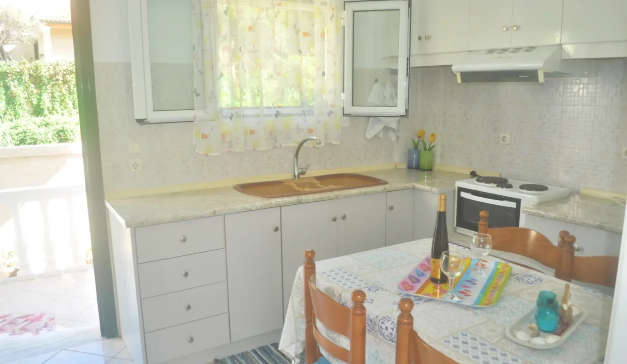 Eingang und Küche Strandhaus Ritsa