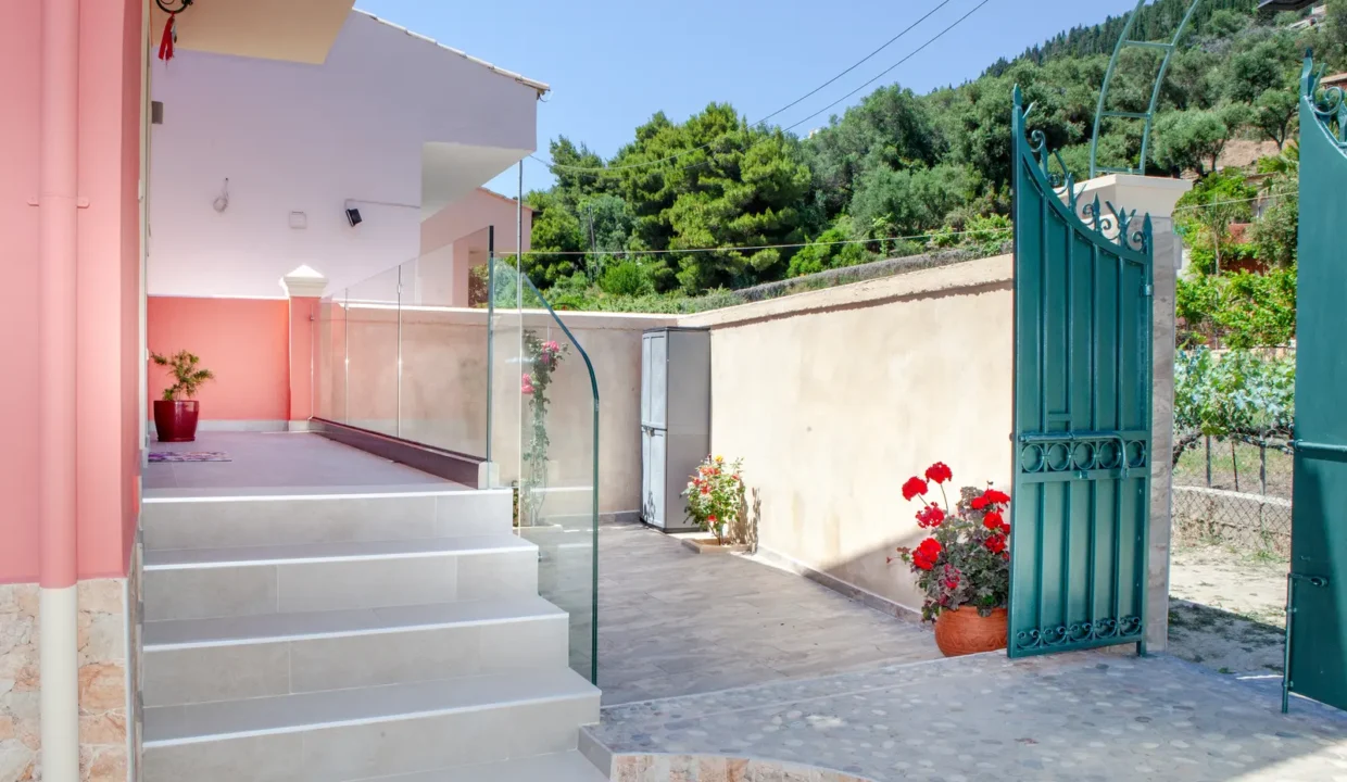 Eingang und Rückseite Filippos