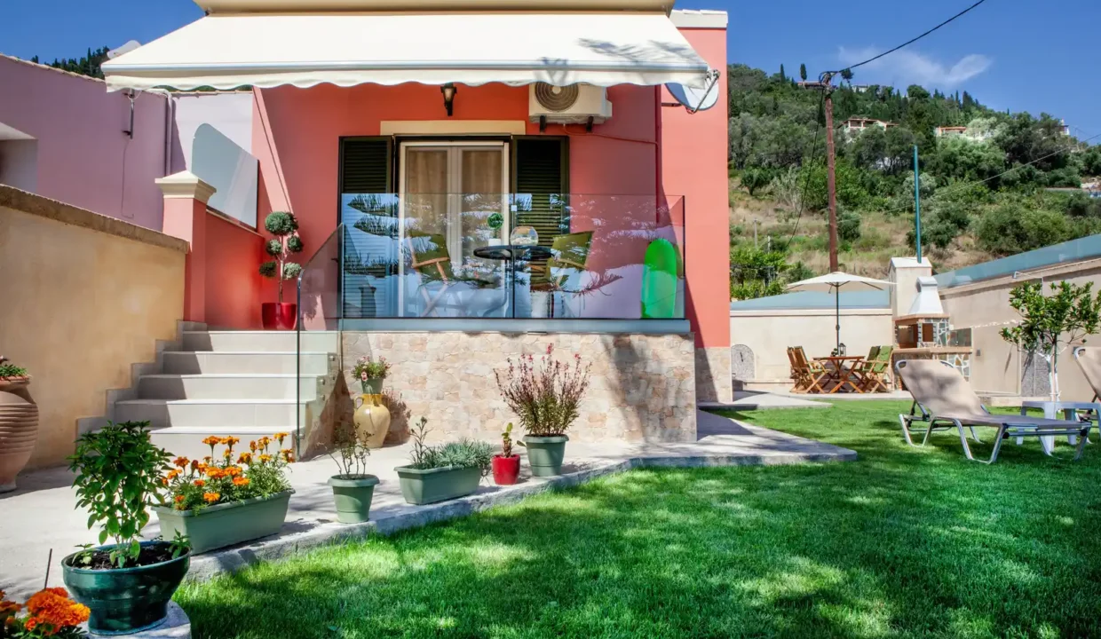 Schönes Strandferienhaus Pilippos