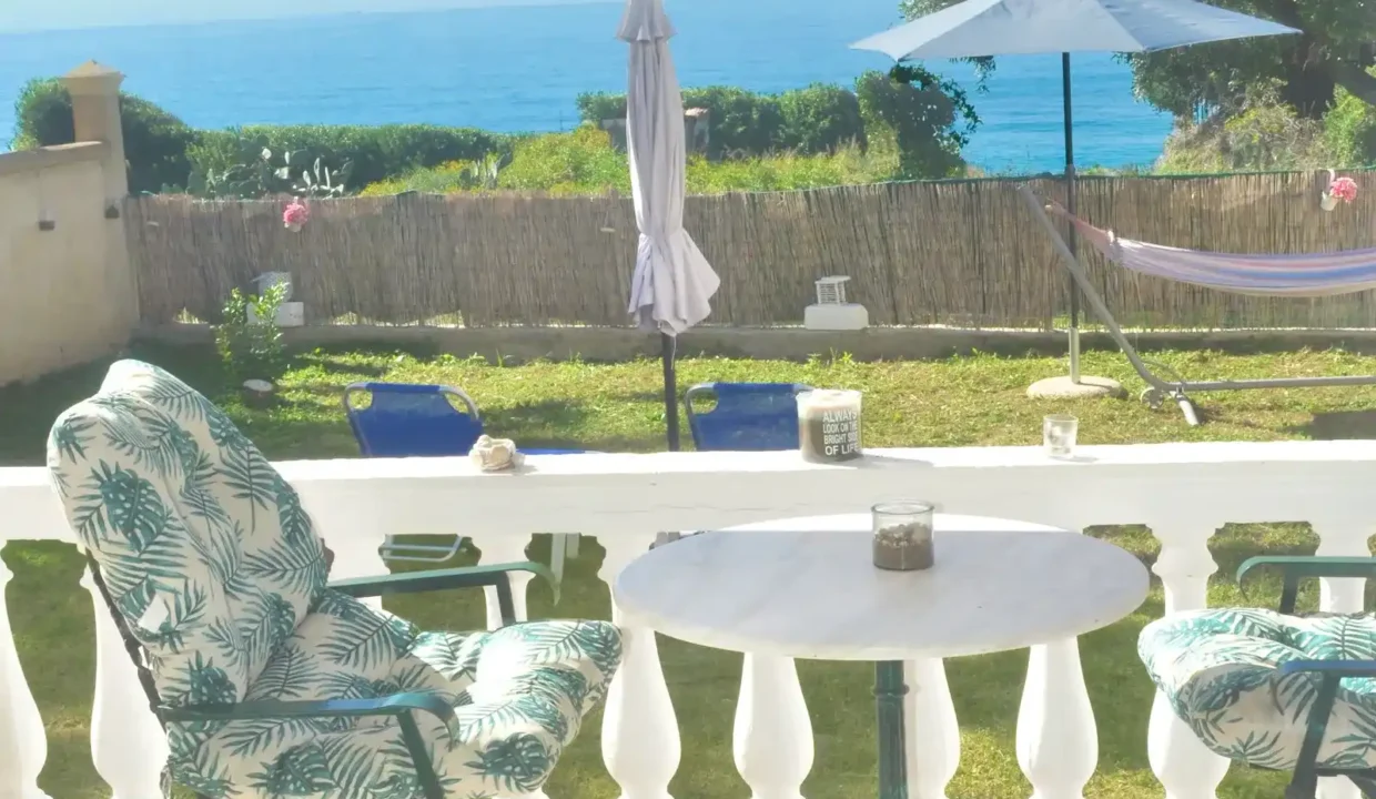 Terrasse mit Meerblick, Strandhaus Ritsa