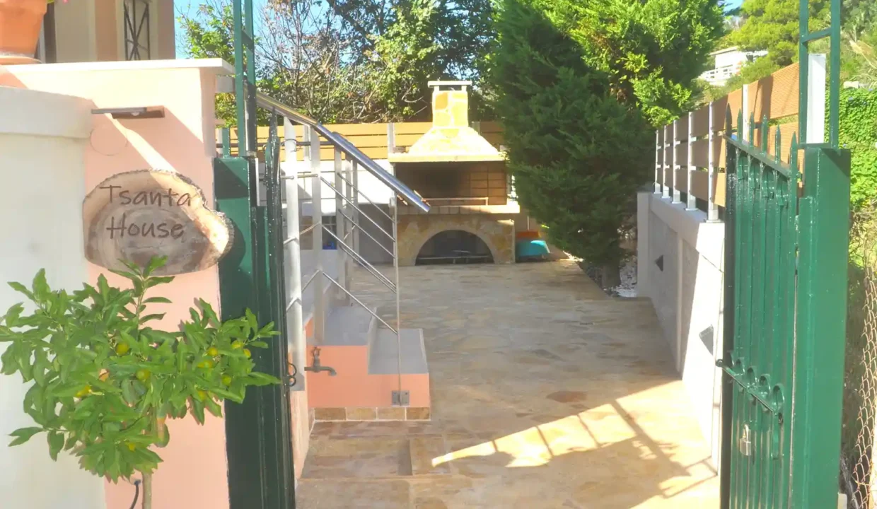 Eingang-Strandhaus mit Pool-Tsanta