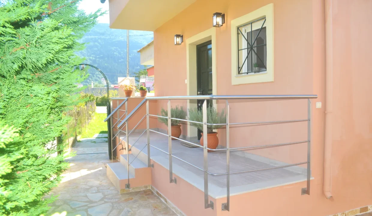 Eingang vom Strandhaus mit Pool Tsanta