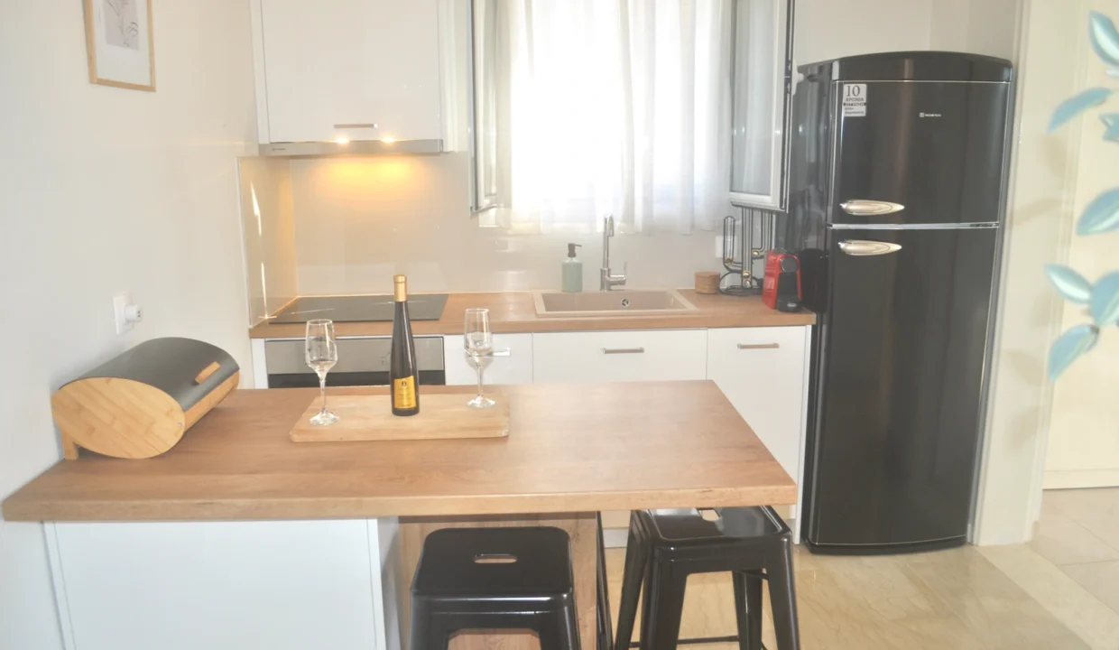 Küche-Haus-mit-Pool-Tsanta