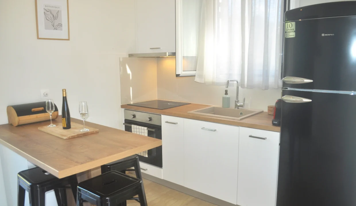 Küche vom Strandhaus mit Pool Tsanta